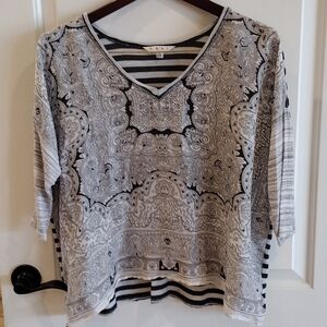 CAbi Flowy Top. Size Small.